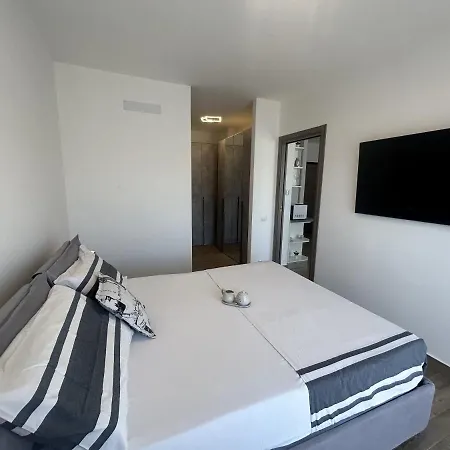 Apartman Red Sky - Porta Di By Ghor *